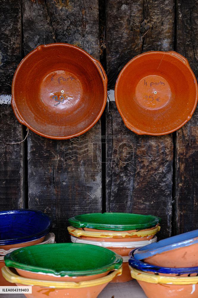 The Not Freres Pottery - Mas Saintes Puelles