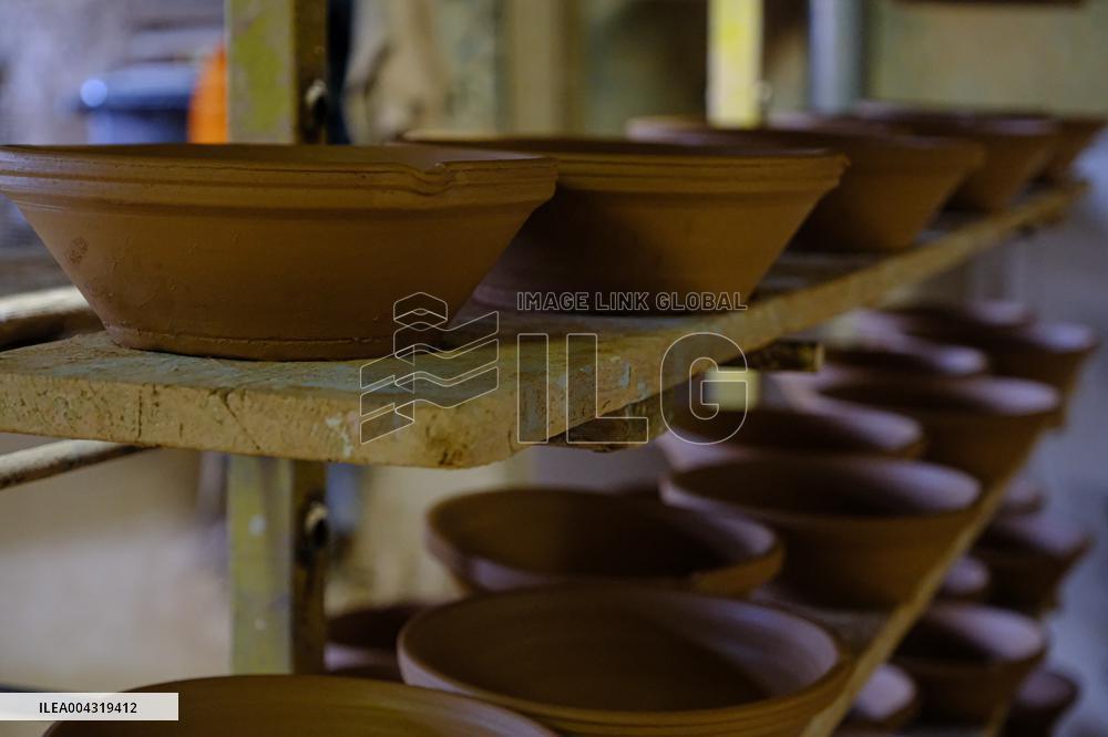 The Not Freres Pottery - Mas Saintes Puelles