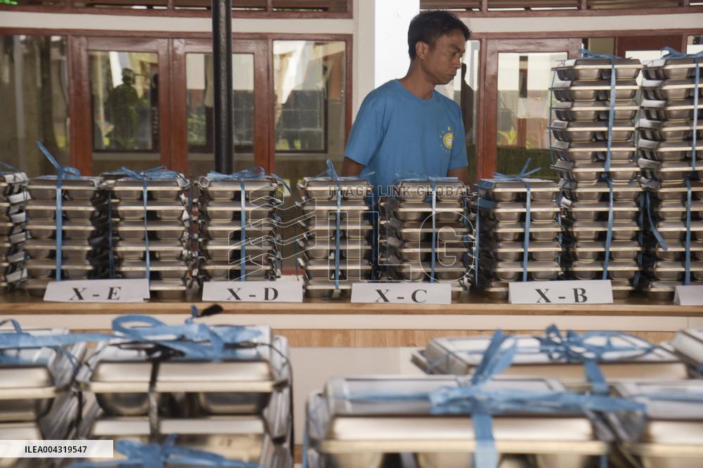 Government Funds Child Meal Project in Indonesia