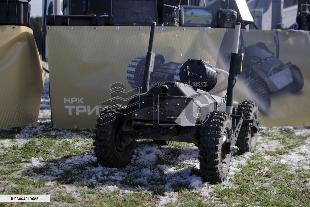 Large-scale trials of ground-based robots by Brave1 Cluster in Kyiv regionLarge-scale trials of ground-based robots by Brave1 Cl