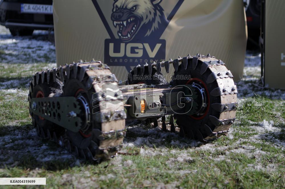 Large-scale trials of ground-based robots by Brave1 Cluster in Kyiv regionLarge-scale trials of ground-based robots by Brave1 Cl