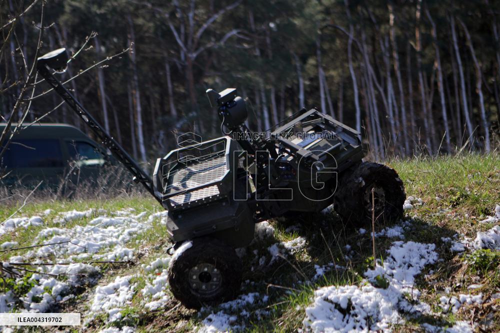 Large-scale trials of ground-based robots by Brave1 Cluster in Kyiv regionLarge-scale trials of ground-based robots by Brave1 Cl