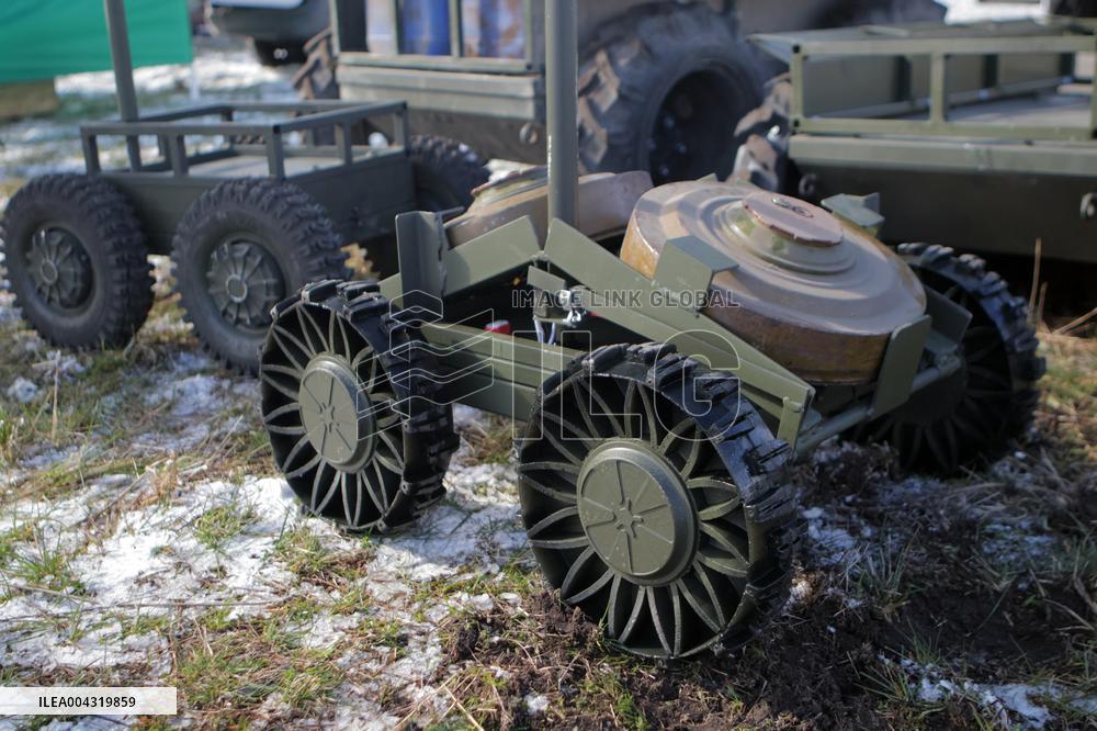 Large-scale trials of ground-based robots by Brave1 Cluster in Kyiv regionLarge-scale trials of ground-based robots by Brave1 Cl