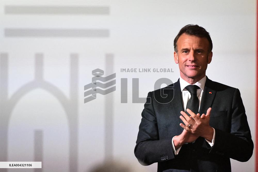 Emmanuel Macron awards those involved in Notre Dame de Paris Cathedral restorations - FA