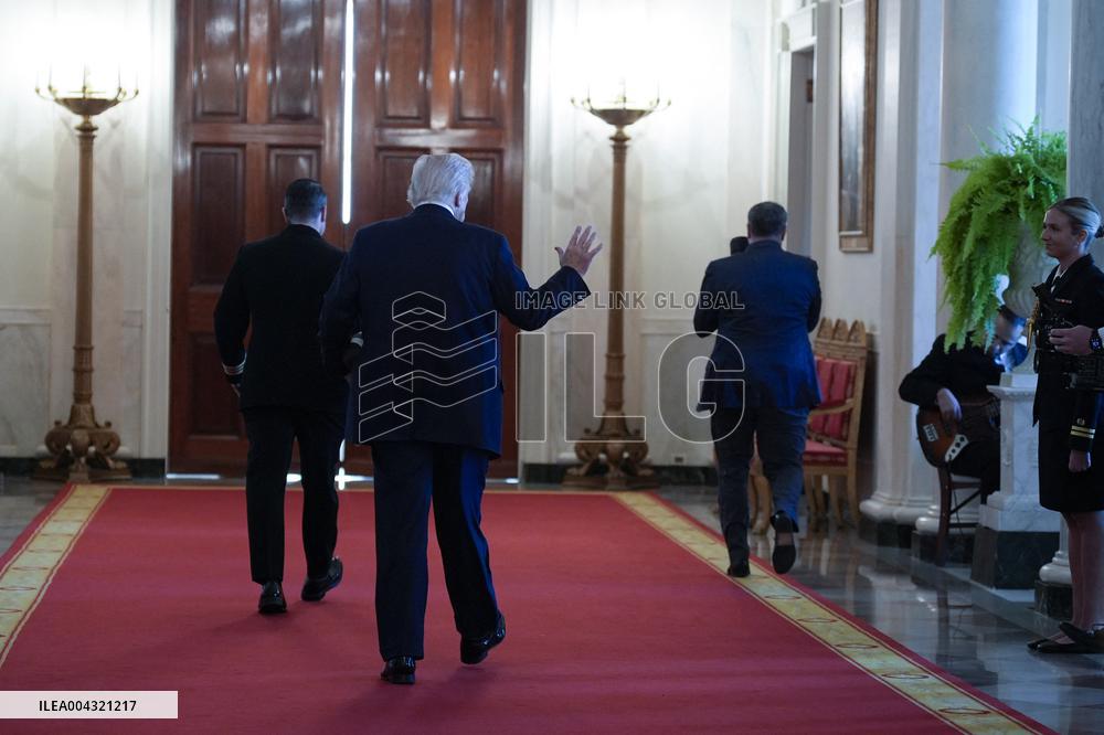Donald Trump welcomes the Navy Midshipmen - Washington