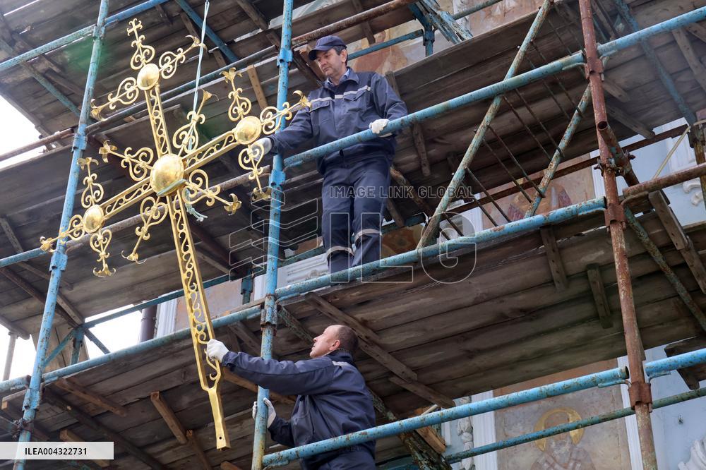 Blessing and installation of cross at Trinity Gate Church in Kyiv