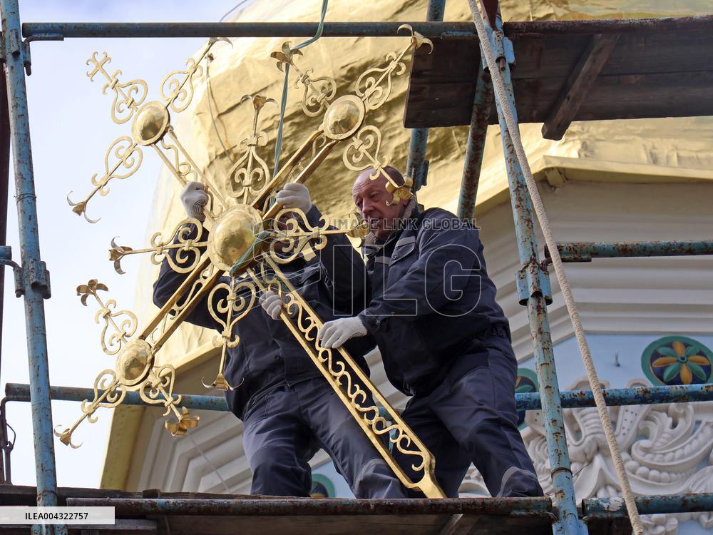 Blessing and installation of cross at Trinity Gate Church in Kyiv
