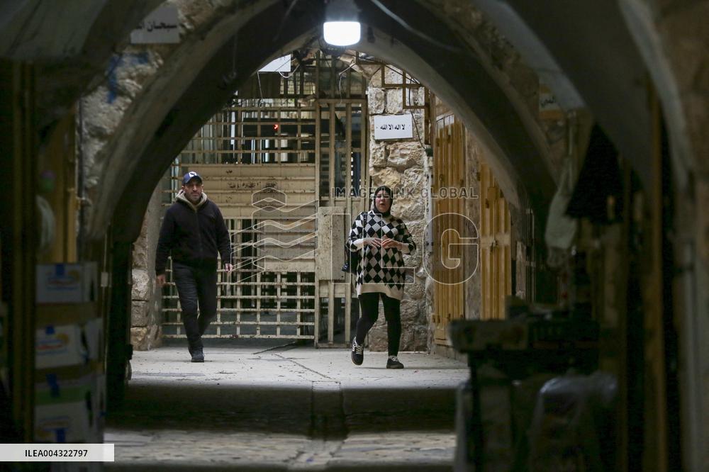 Israel Closes Ibrahimi Mosque to Muslims
