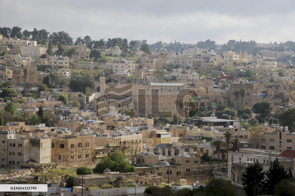 Israel Closes Ibrahimi Mosque to Muslims