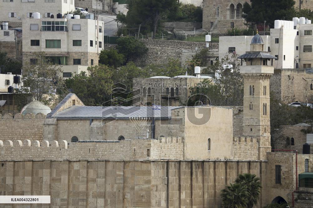 Israel Closes Ibrahimi Mosque to Muslims