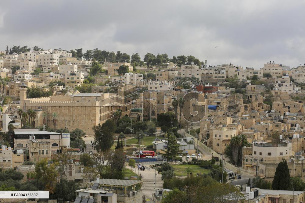 Israel Closes Ibrahimi Mosque to Muslims