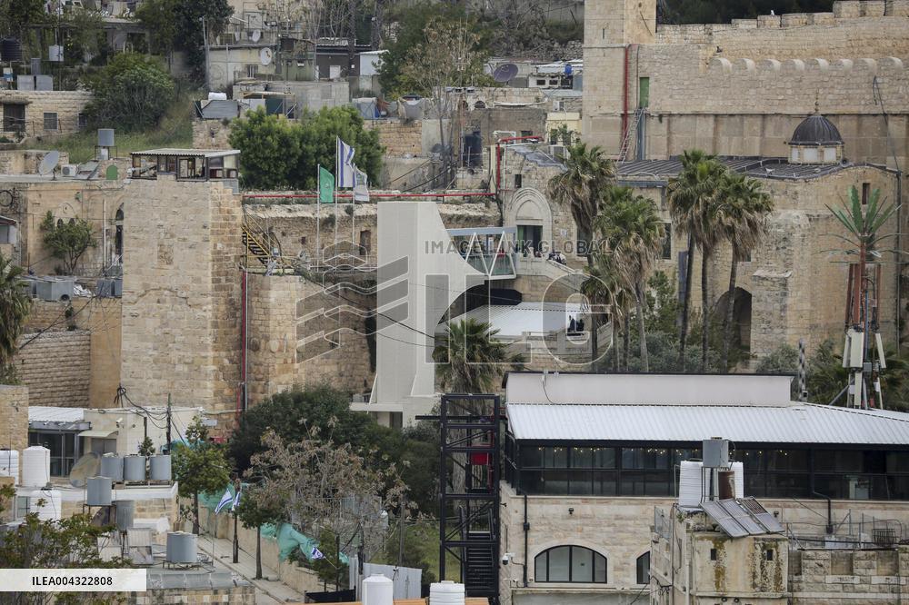 Israel Closes Ibrahimi Mosque to Muslims