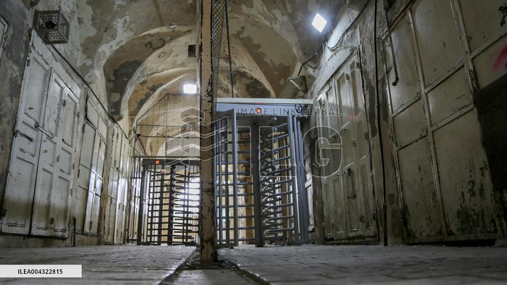 Israel Closes Ibrahimi Mosque to Muslims