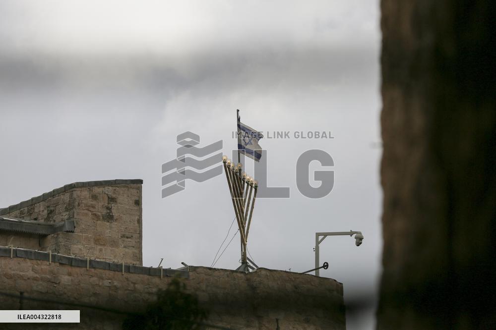 Israel Closes Ibrahimi Mosque to Muslims