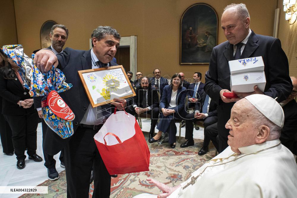 Pope Francis Welcomes Gemelli Hospital Physicians And Staff - Vatican