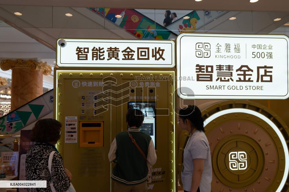 Fist Gold ATM in Shanghai