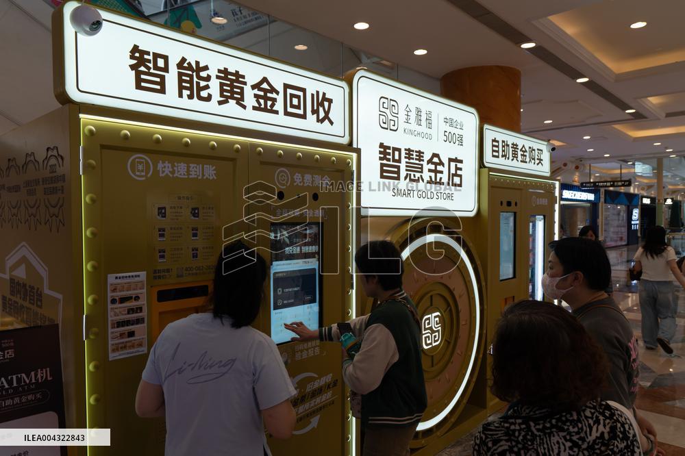 Fist Gold ATM in Shanghai