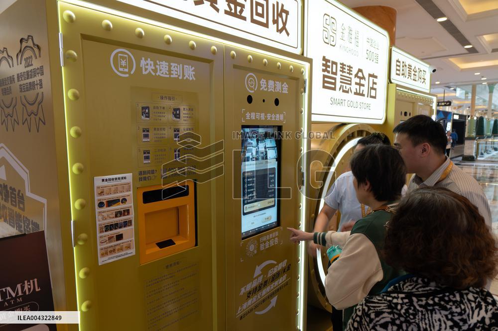 Fist Gold ATM in Shanghai