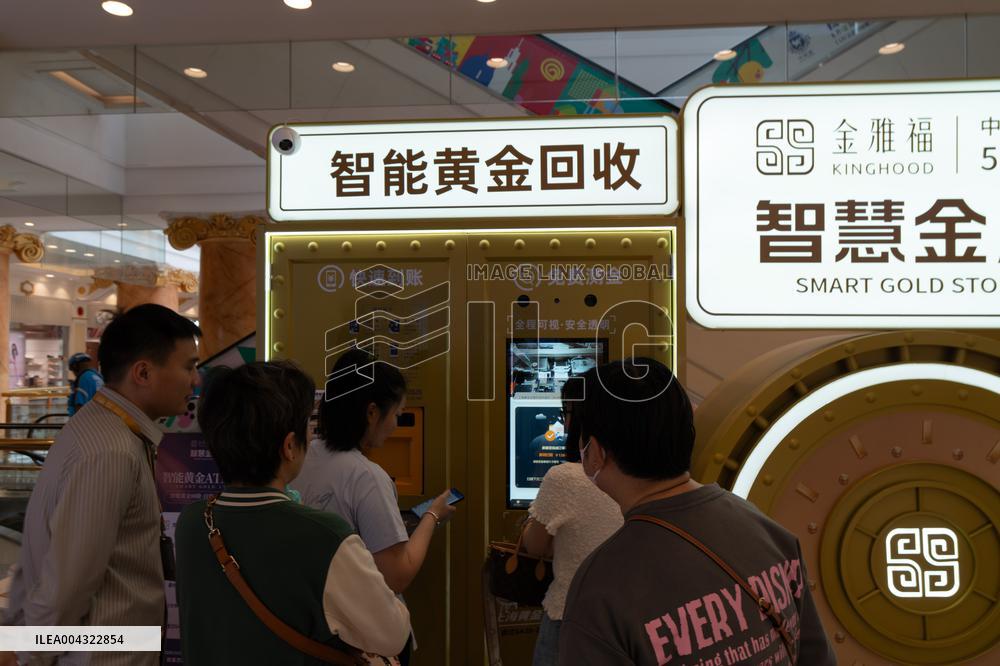 Fist Gold ATM in Shanghai