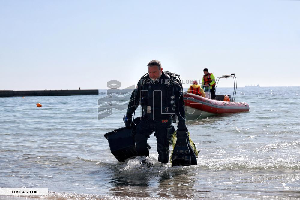 Divers check Black Sea shore in Odesa before high season