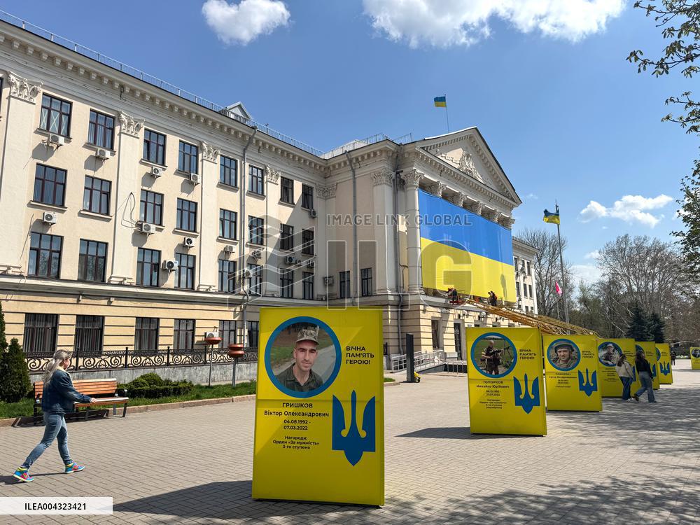 New Ukrainian flag on Zaporizhzhia City Council building