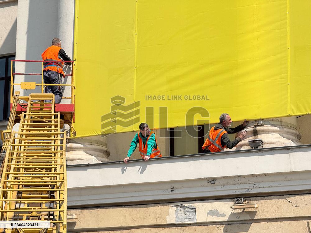 New Ukrainian flag on Zaporizhzhia City Council building
