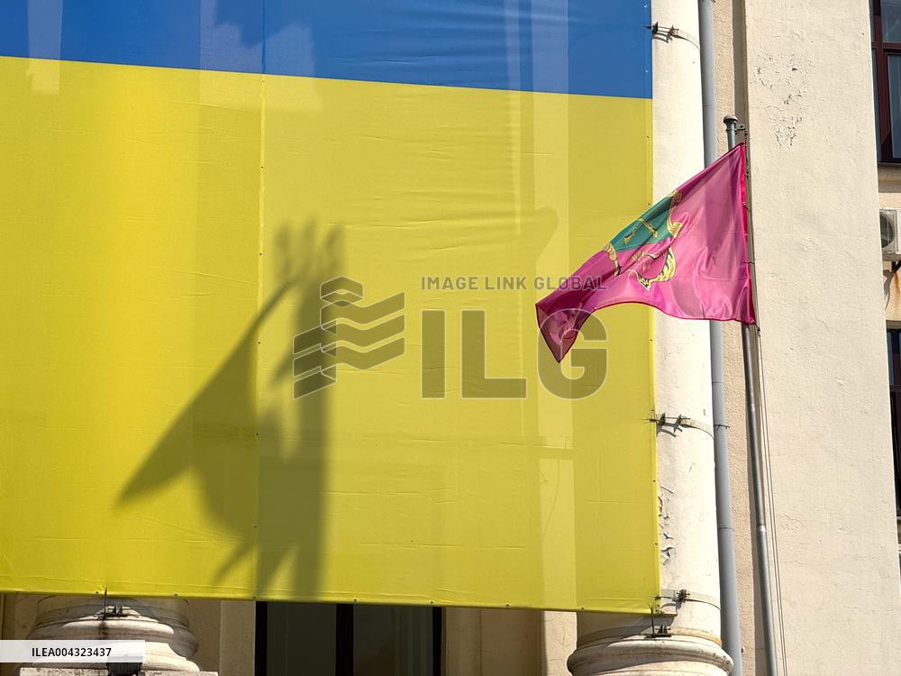 New Ukrainian flag on Zaporizhzhia City Council building