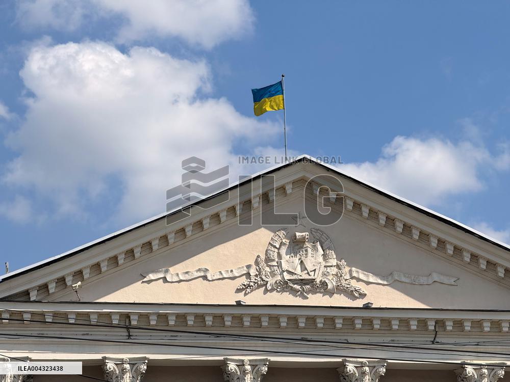 New Ukrainian flag on Zaporizhzhia City Council building