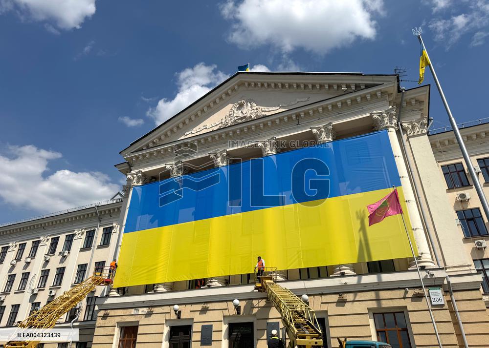 New Ukrainian flag on Zaporizhzhia City Council building