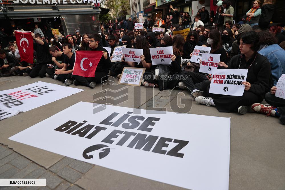 Turkish High School Students Protest At Teacher Changes