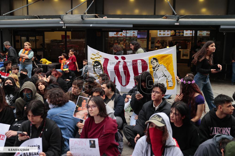 Turkish High School Students Protest At Teacher Changes