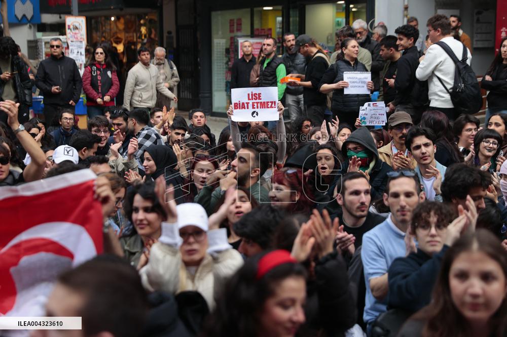 Turkish High School Students Protest At Teacher Changes