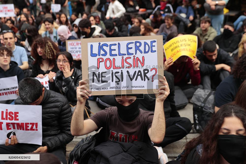 Turkish High School Students Protest At Teacher Changes