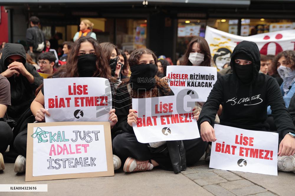 Turkish High School Students Protest At Teacher Changes