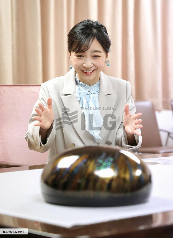 Princess Kako visits lacquerware training center