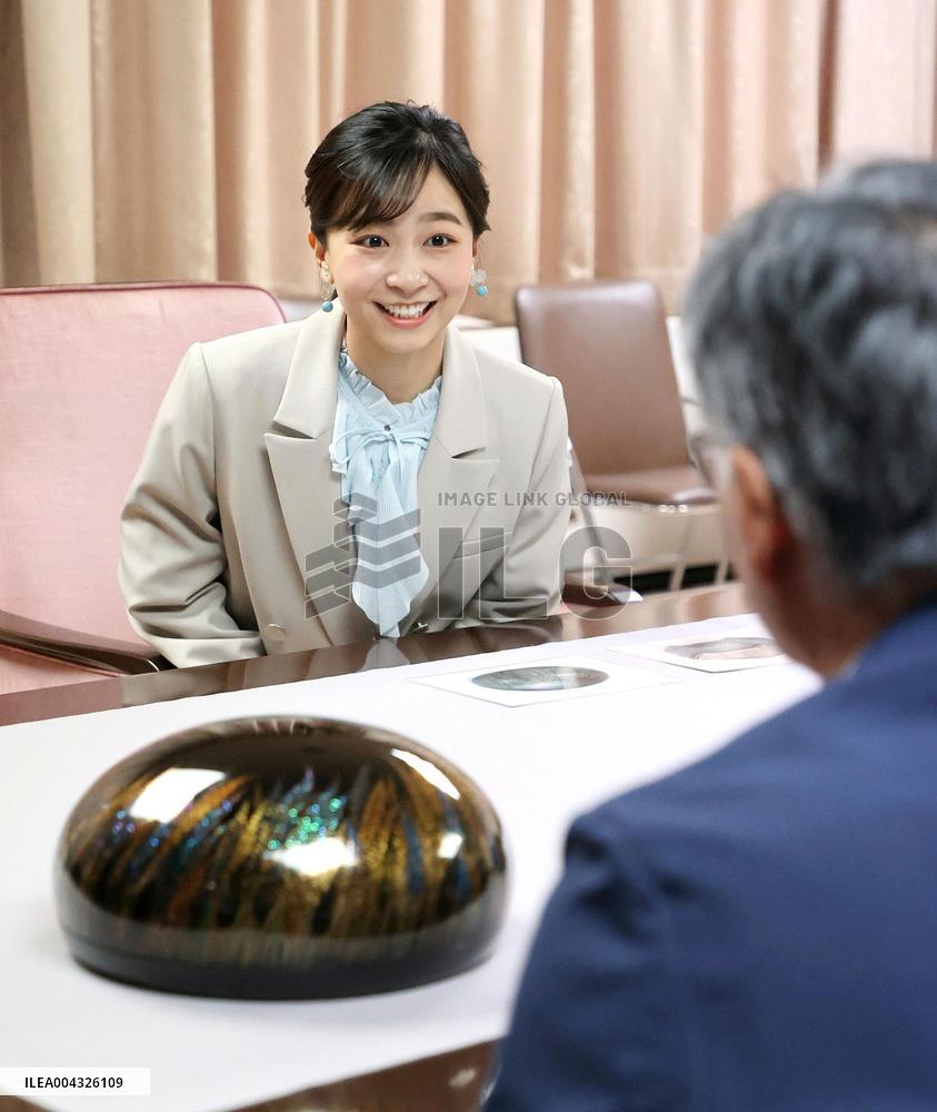 Princess Kako visits lacquerware training center