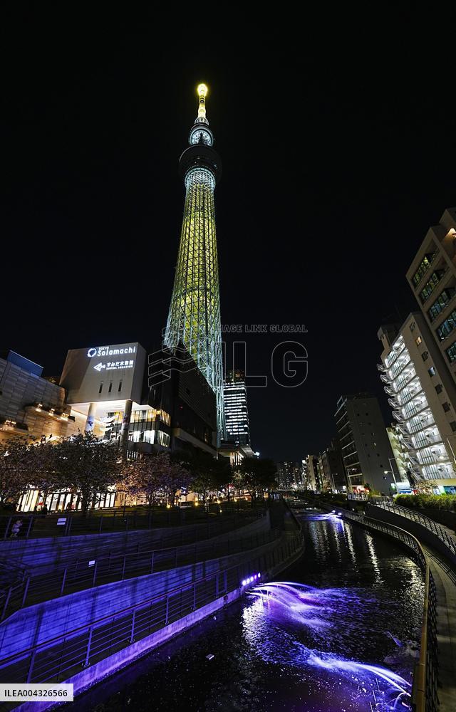 Tokyo Skytree lit up