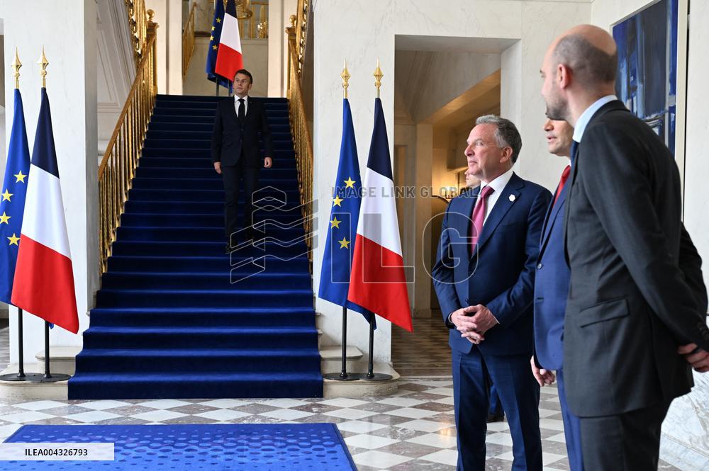 Macron and US Officials Discuss Ukraine Ceasefire in Paris