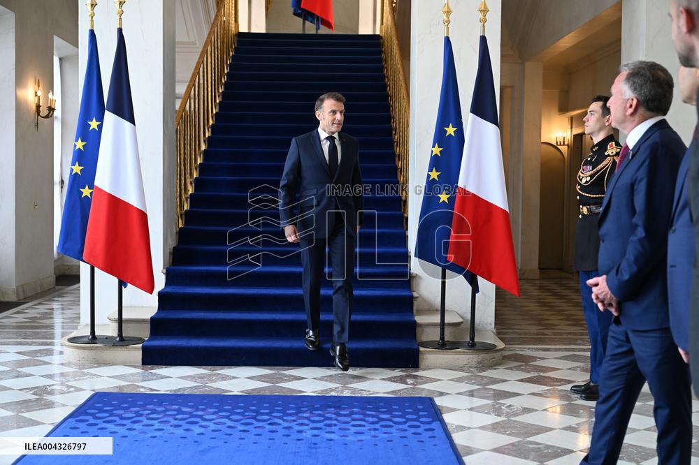 Macron and US Officials Discuss Ukraine Ceasefire in Paris