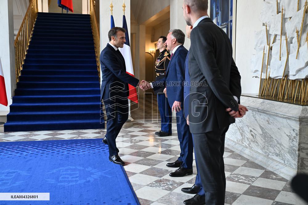 Macron and US Officials Discuss Ukraine Ceasefire in Paris