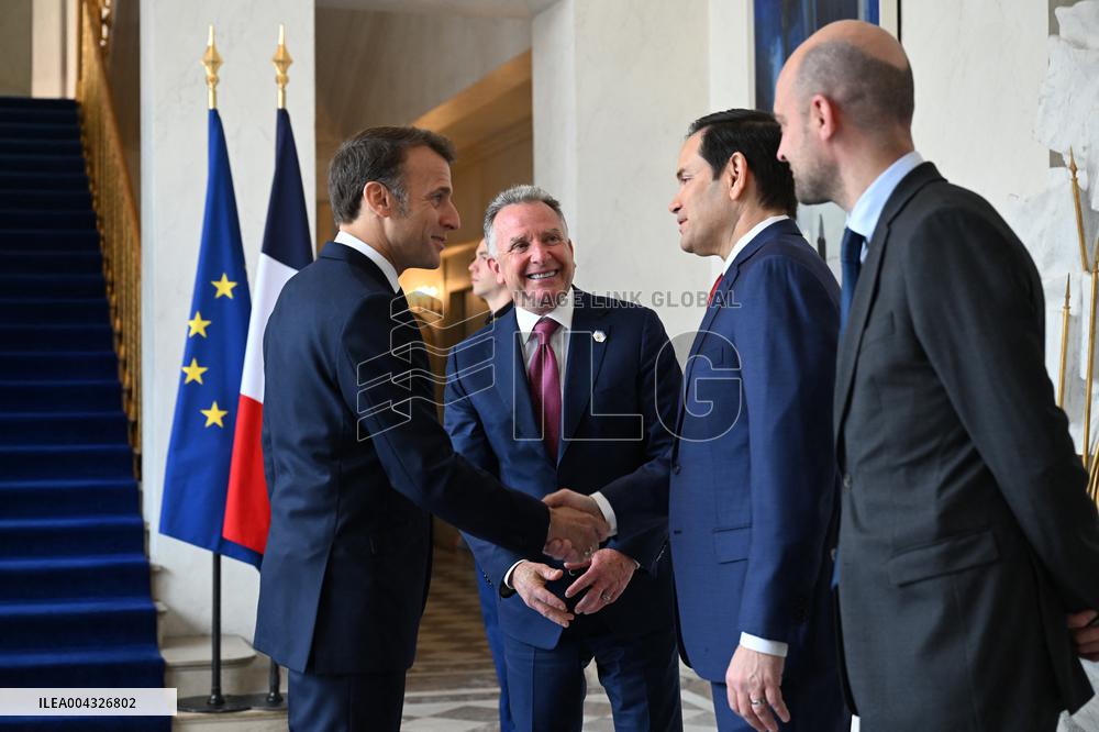 Macron and US Officials Discuss Ukraine Ceasefire in Paris