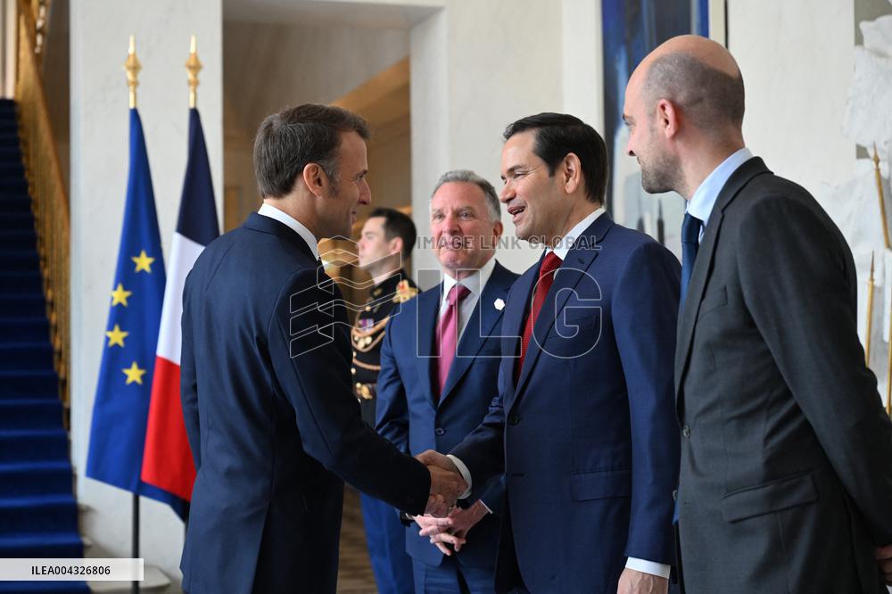 Macron and US Officials Discuss Ukraine Ceasefire in Paris