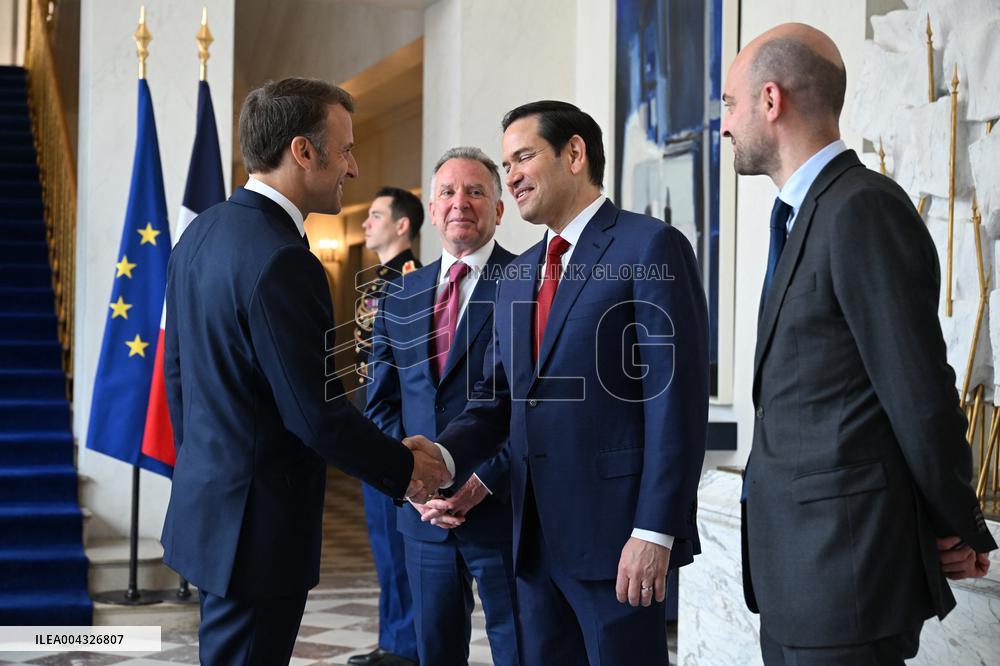 Macron and US Officials Discuss Ukraine Ceasefire in Paris