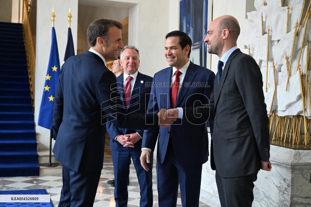 Macron and US Officials Discuss Ukraine Ceasefire in Paris