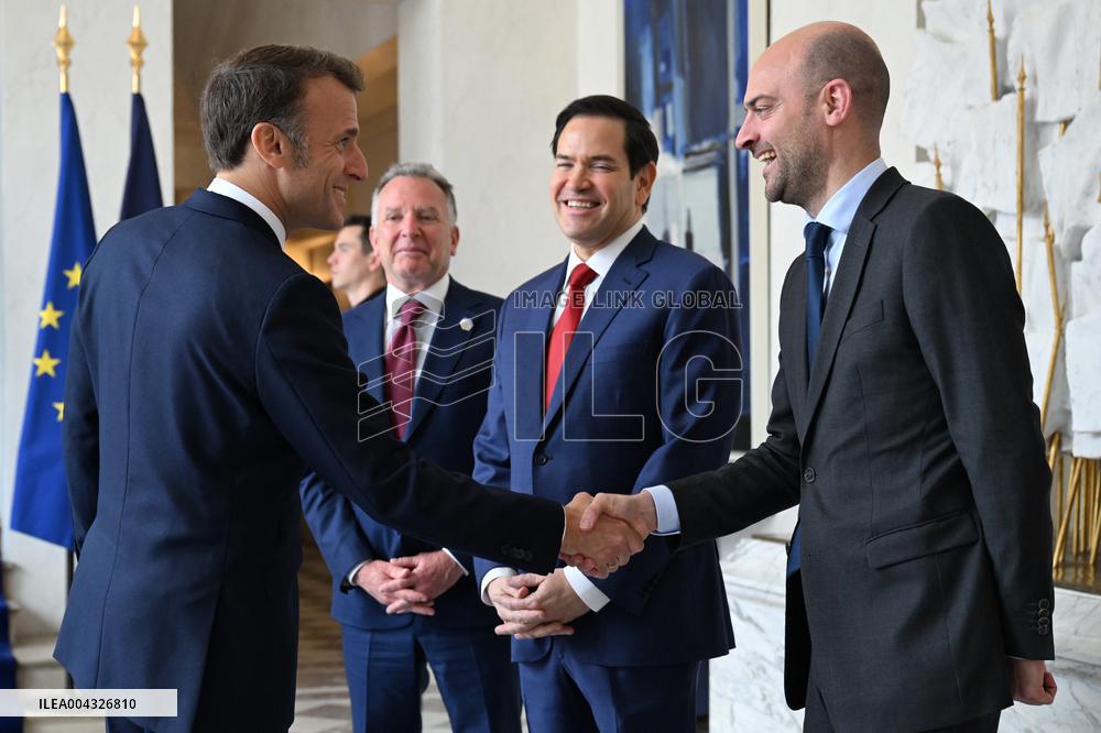 Macron and US Officials Discuss Ukraine Ceasefire in Paris