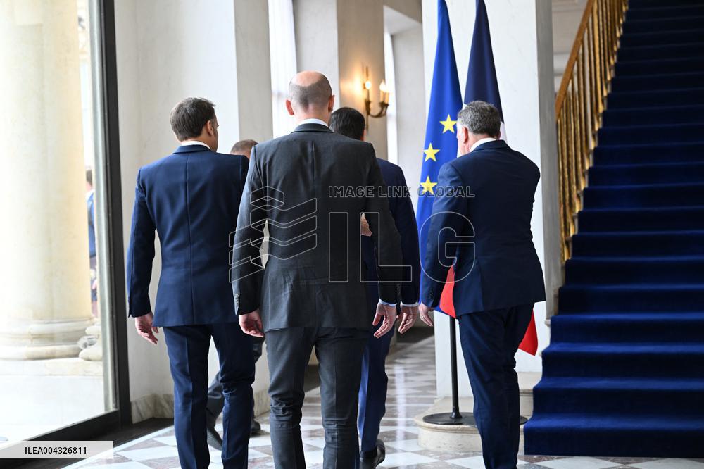 Macron and US Officials Discuss Ukraine Ceasefire in Paris