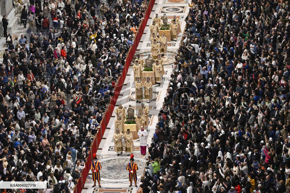 Holy Thursday Chrism Mass - Vatican