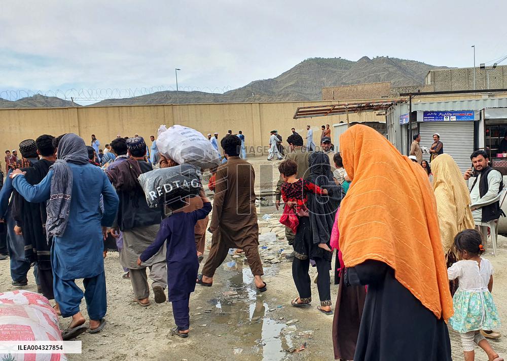 Afghan Refugees Arrive At The Torkham Border - Pakista