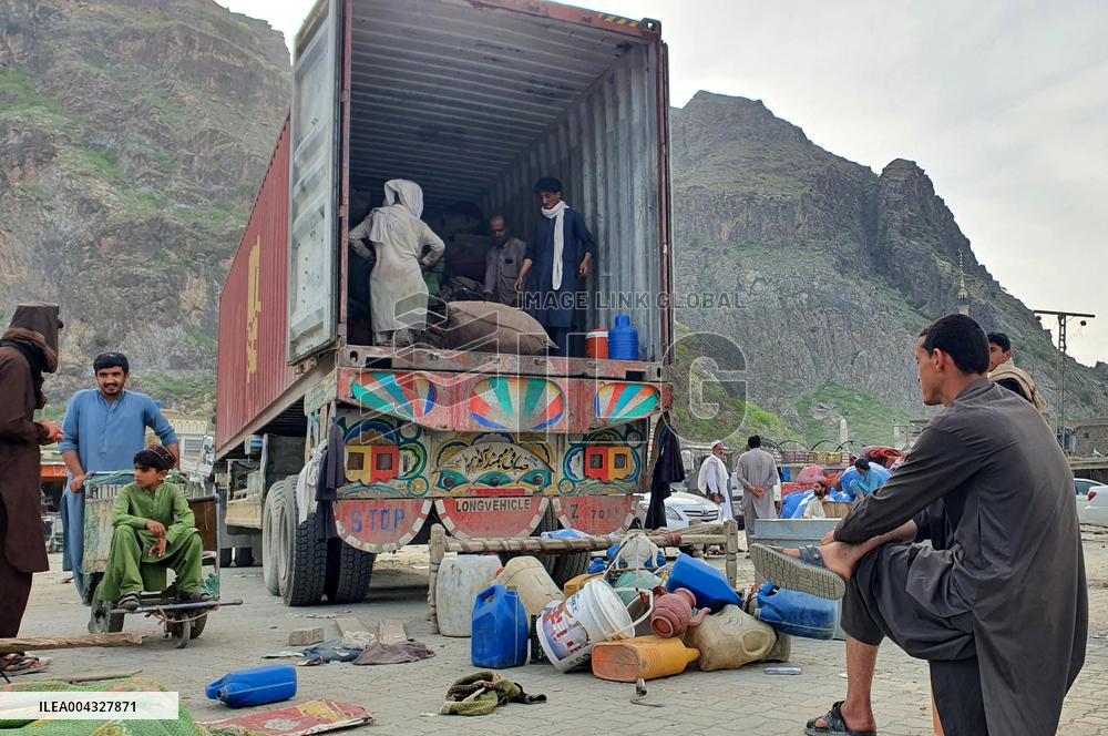 Afghan Refugees Arrive At The Torkham Border - Pakista