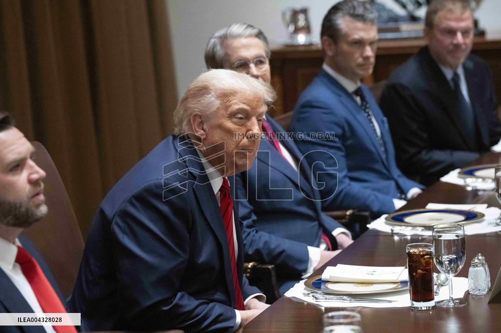 Trump and Meloni of Italy at lunch